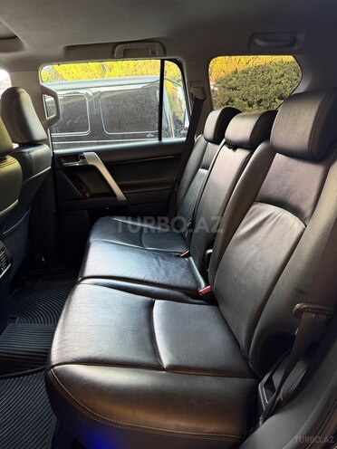 Toyota Land Cruiser Prado-8