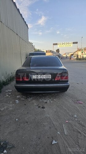 Mercedes E 240-2