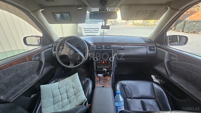 Mercedes E 240-4