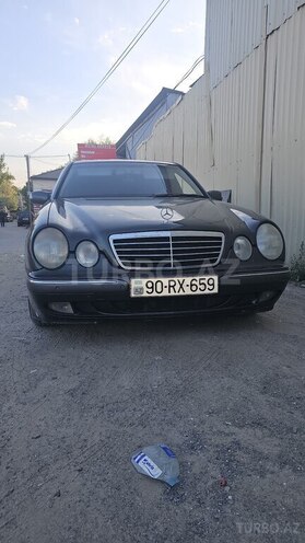 Mercedes E 240-1
