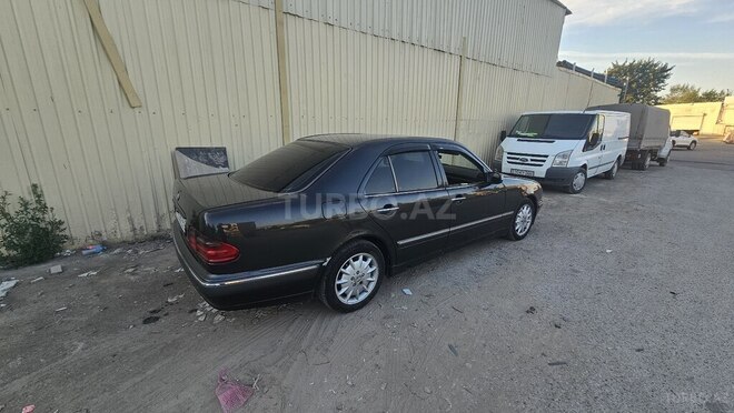 Mercedes E 240-5