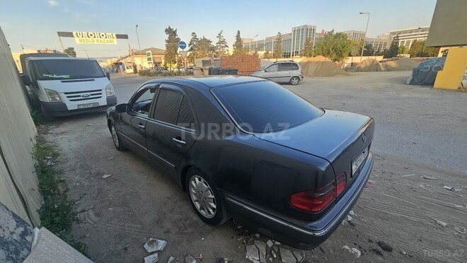 Mercedes E 240-3