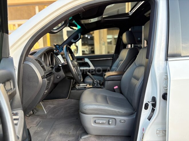 Toyota Land Cruiser-5