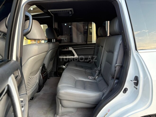 Toyota Land Cruiser-7