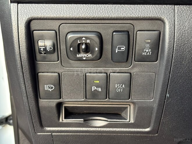 Toyota Land Cruiser-19