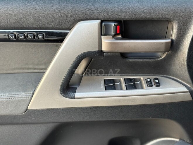 Toyota Land Cruiser-21