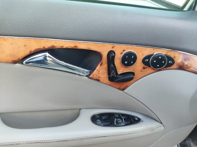 Mercedes E 320-7
