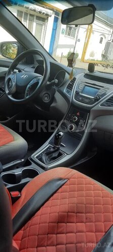 Hyundai Elantra-10