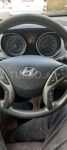 Hyundai Elantra-11