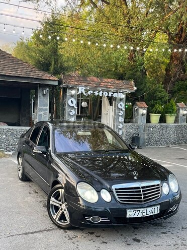 Mercedes E 200-1