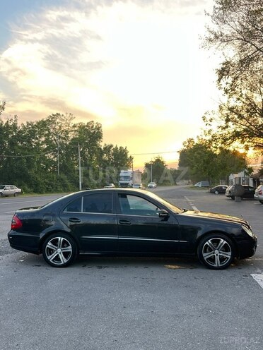 Mercedes E 200-11
