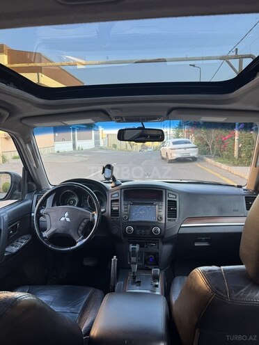 Mitsubishi Pajero-7