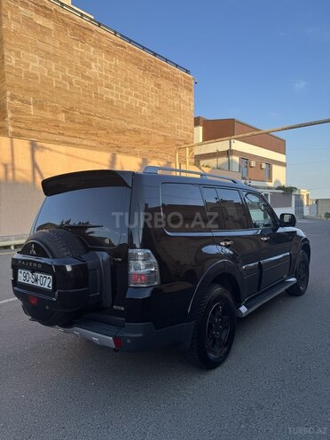 Mitsubishi Pajero-4