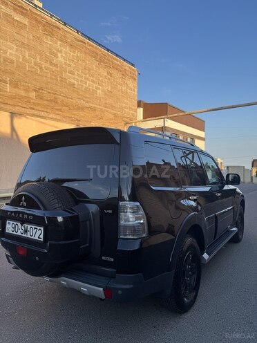 Mitsubishi Pajero-16