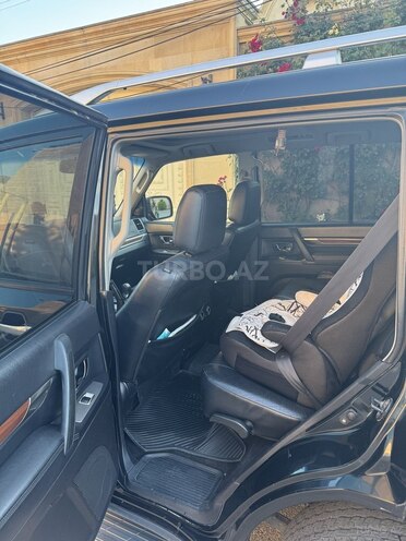 Mitsubishi Pajero-11