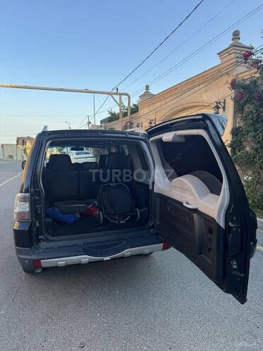 Mitsubishi Pajero-8