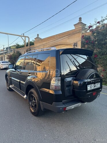 Mitsubishi Pajero-9
