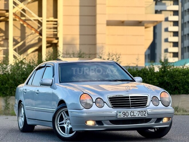 Mercedes E 320-1