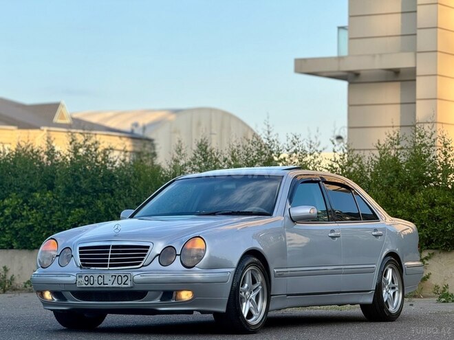 Mercedes E 320-8