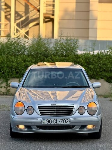 Mercedes E 320-9