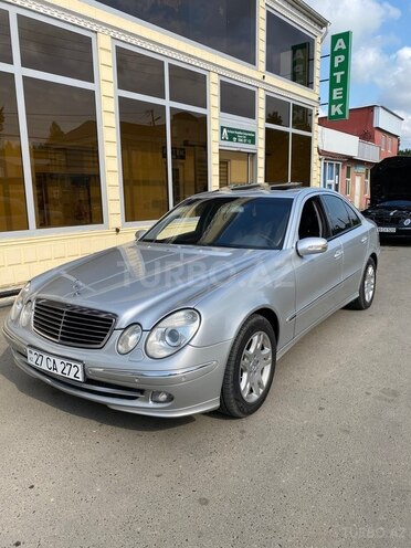 Mercedes E 240-4