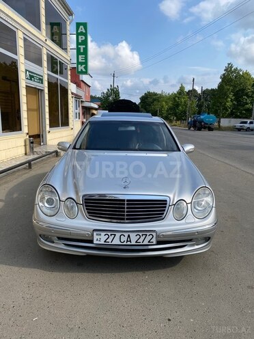 Mercedes E 240-1