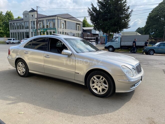 Mercedes E 240-2