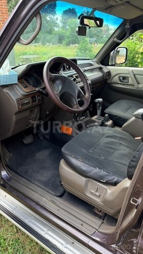 Mitsubishi Pajero-10