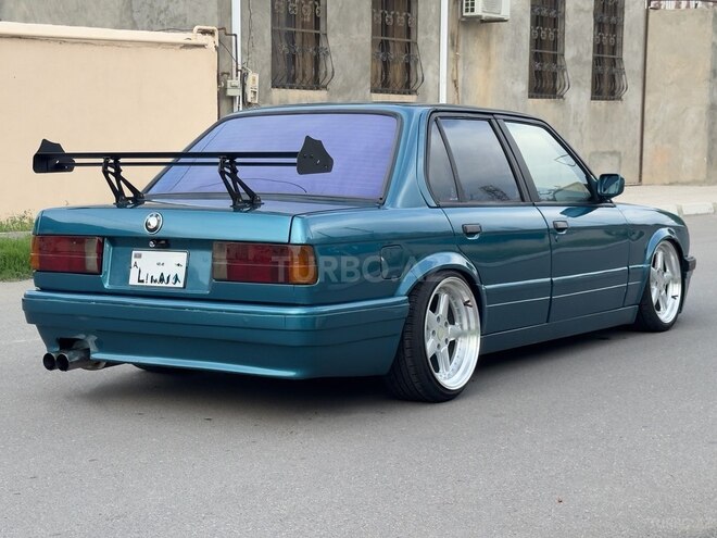 BMW 320-3