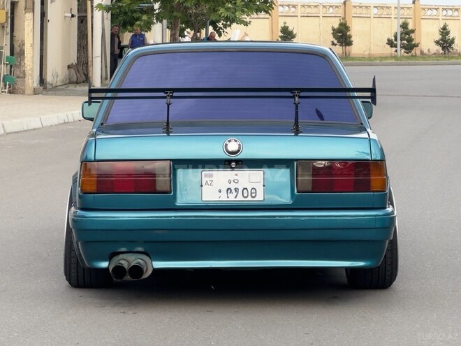 BMW 320-2