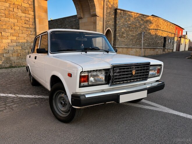 LADA (VAZ) 2107-2