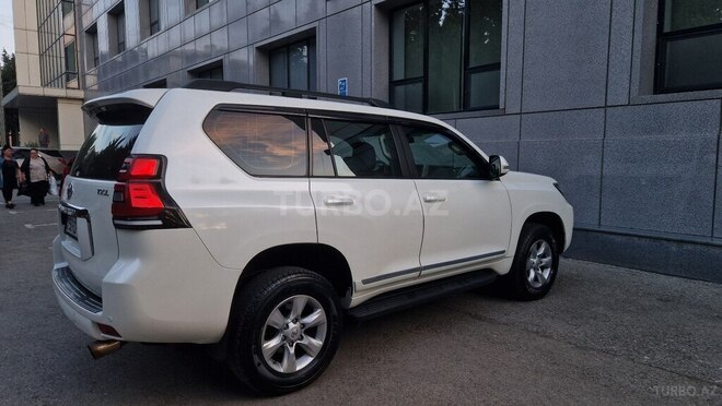Toyota Land Cruiser Prado-9
