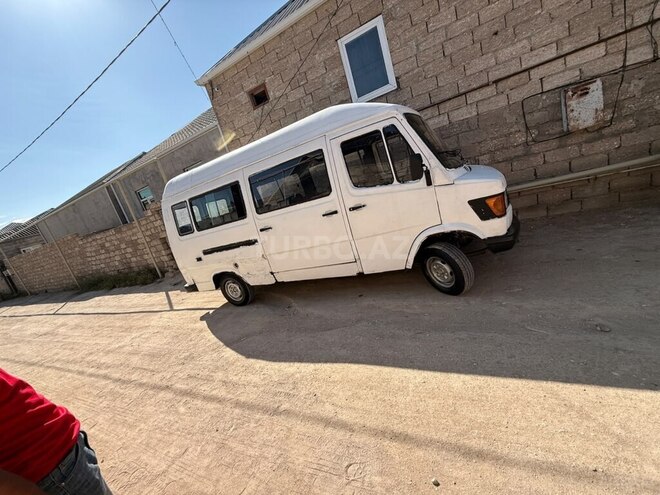 Mercedes 208 D-4