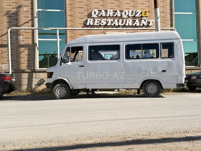 Mercedes 208 D-9