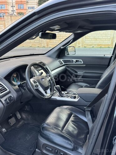 Ford Explorer-10