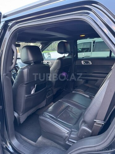 Ford Explorer-12