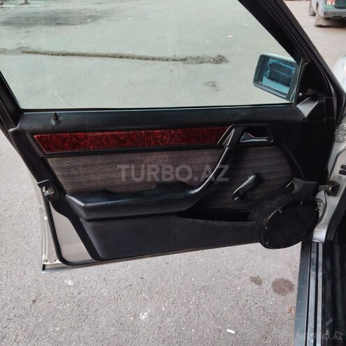 Mercedes 200 E-13