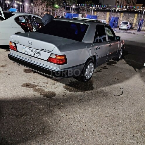 Mercedes 200 E-18