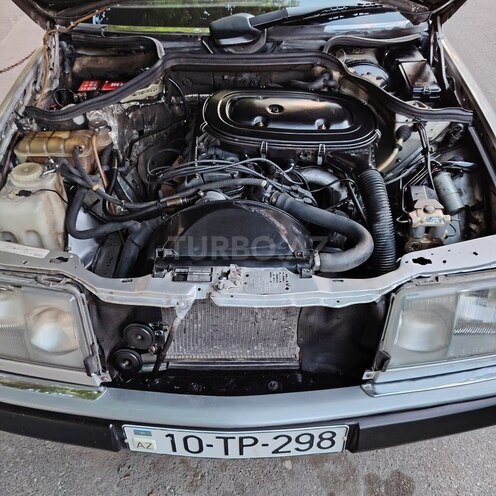Mercedes 200 E-16