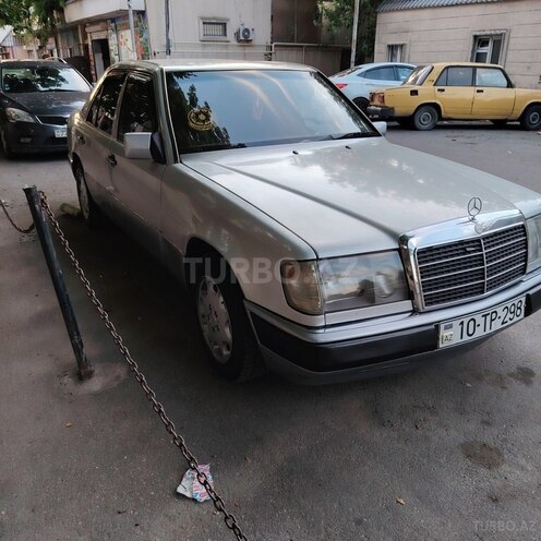 Mercedes 200 E-17