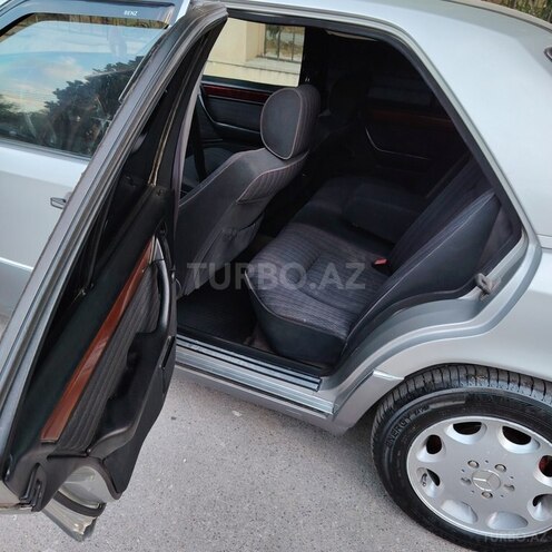 Mercedes 200 E-11
