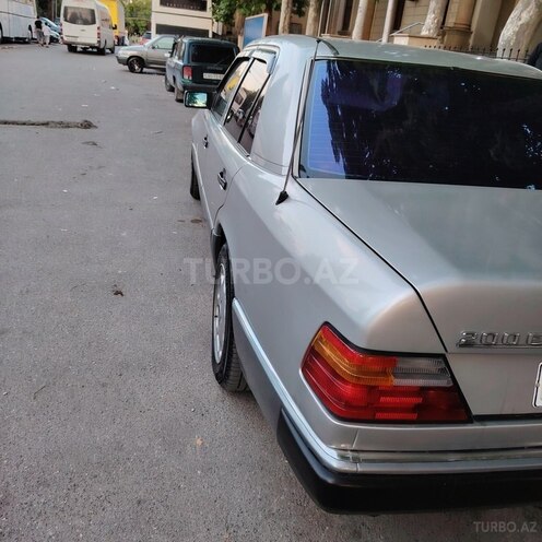 Mercedes 200 E-6