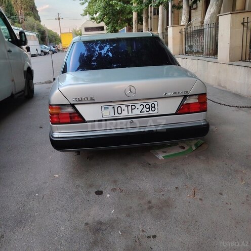 Mercedes 200 E-2