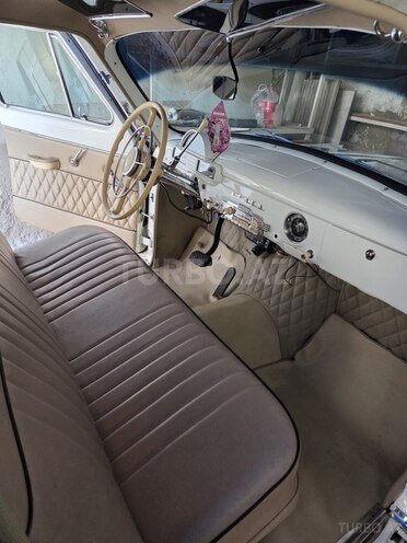 GAZ 21 "Volga"-4