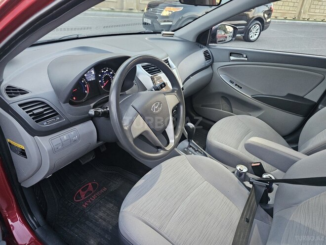 Hyundai Accent-4