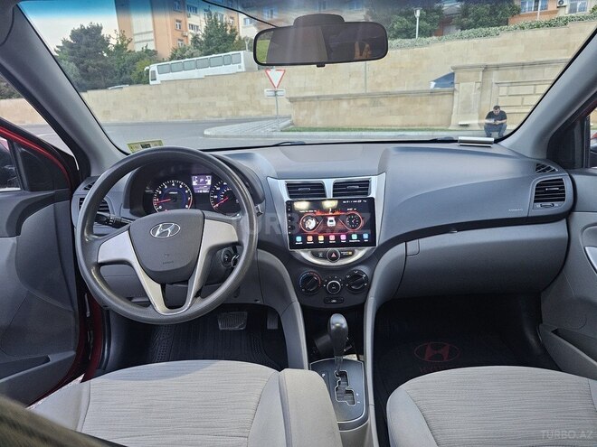 Hyundai Accent-5