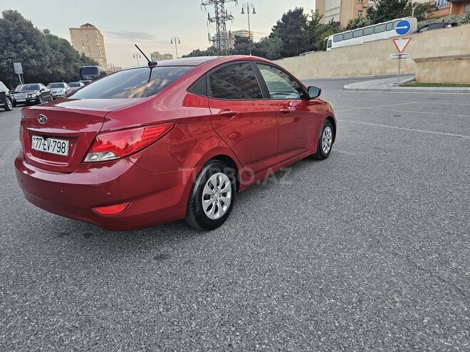 Hyundai Accent-11