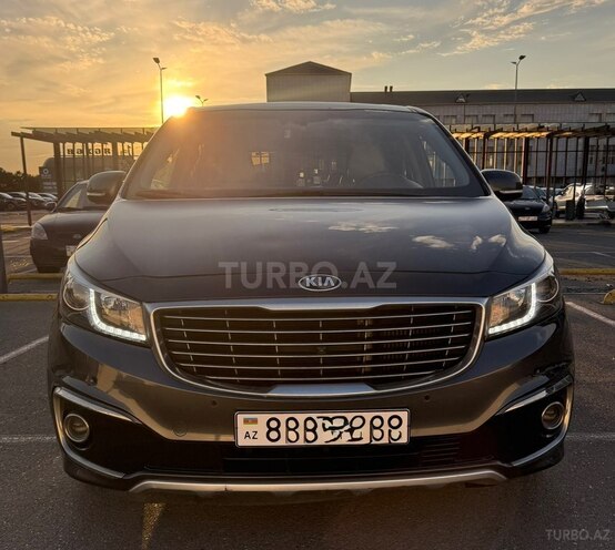 Kia Carnival-1