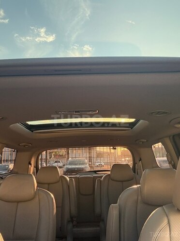 Kia Carnival-11
