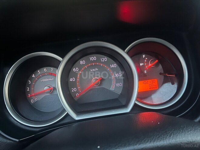 Nissan Tiida-5